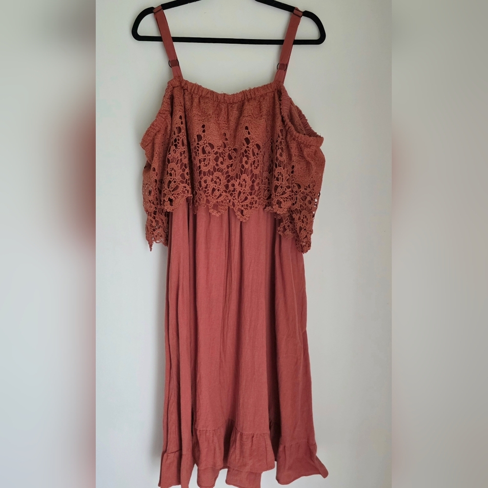 Elegant Lace Off-Shoulder Dress - Picture 3 of 15
